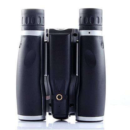 Digital camera binoculars for outdoor travel and sporting events