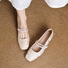 comfortable-women-satin-pumps