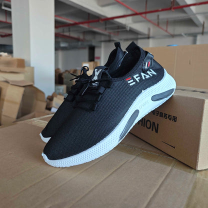Men’s white casual sneakers with breathable mesh and non-slip sole for outdoor walking

