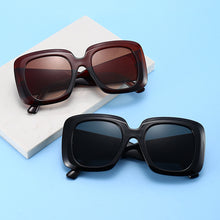 oversized-fashion-uv-sunglasses-front-view