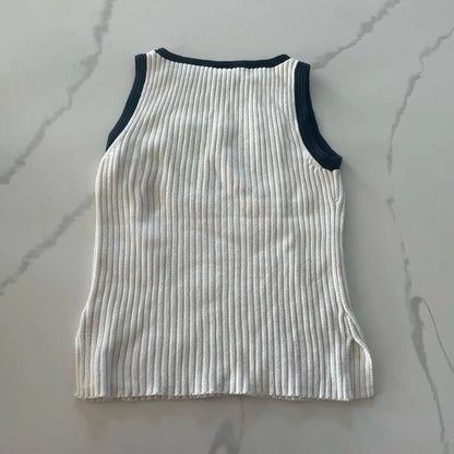 Trendy Sleeveless Sweater – Comfort and Style for Every Season