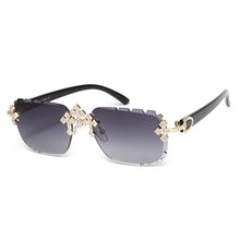 luxury-oversized-sunglasses-with-diamond-detail