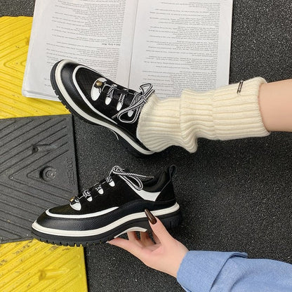 Noble Retro Black And White Color Block Sneakers For Women, 2026 Spring Autumn New Lace-up Soft Sole Comfortable Versatile Casual Board Shoes