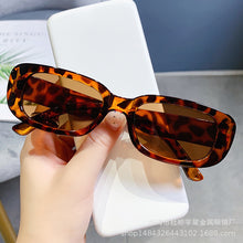 retro-rectangle-y2k-sunglasses-front-view