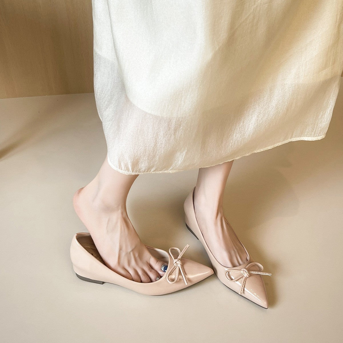 Low-cut Women's Gentle Bow Shoes 2025 New Style, Elegant French Hidden Wedge Flat Shoes, Slip-on Pointed Toe