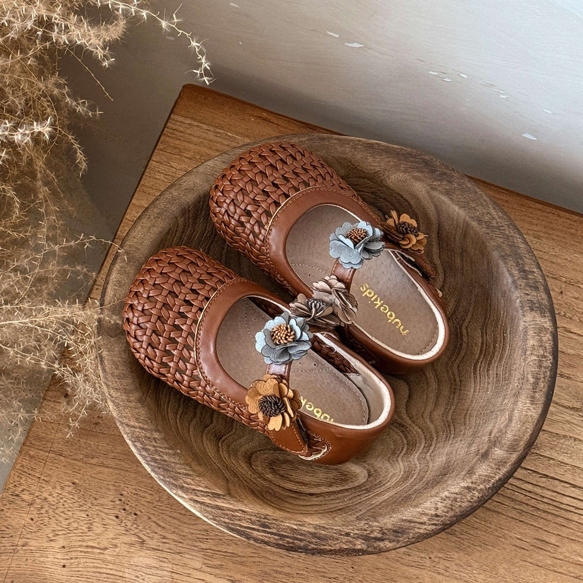 Girls' Korean Woven Hollowed Out Leather Shoes With Fashionable Soft Sole And Retro Style, Versatile For Children To Wear As A Single Shoe