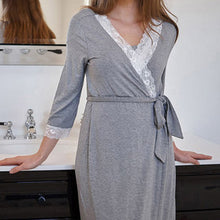 Comfortable maternity gown