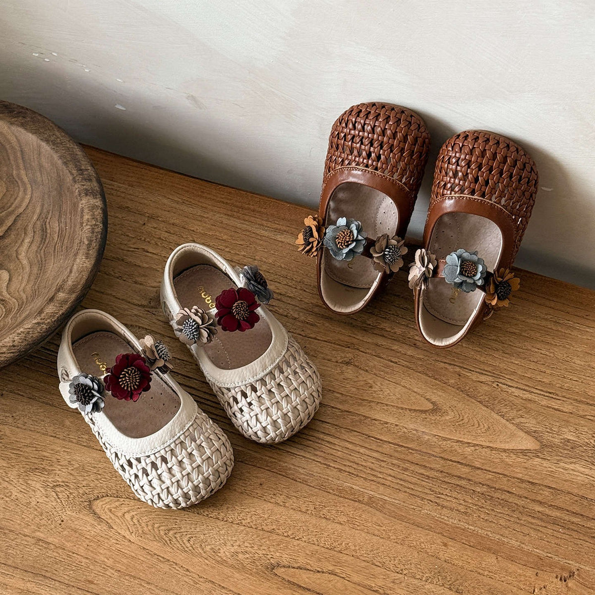 Girls woven leather shoes