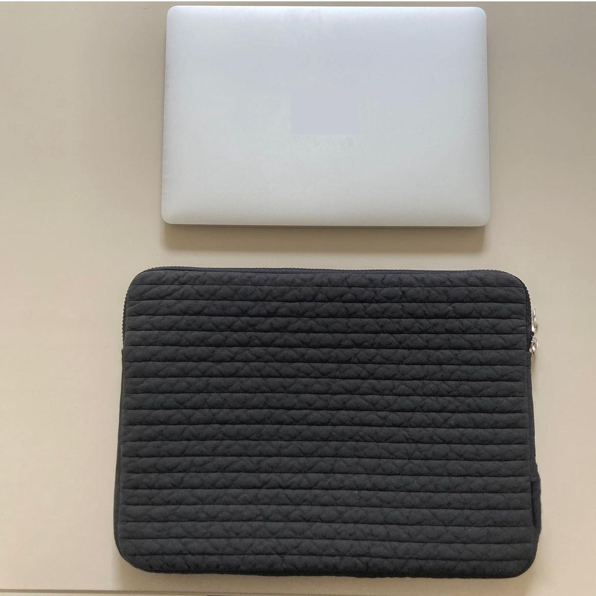 Anti-shock laptop clutch sleeve