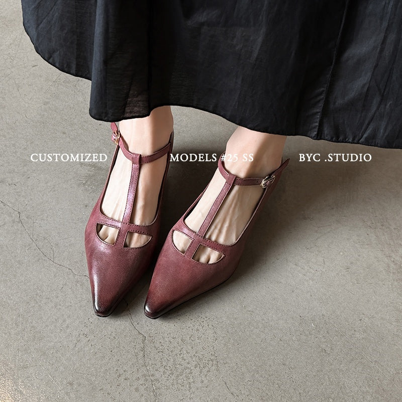 Leather T-strap kitten pumps