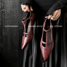 Leather T-strap kitten pumps