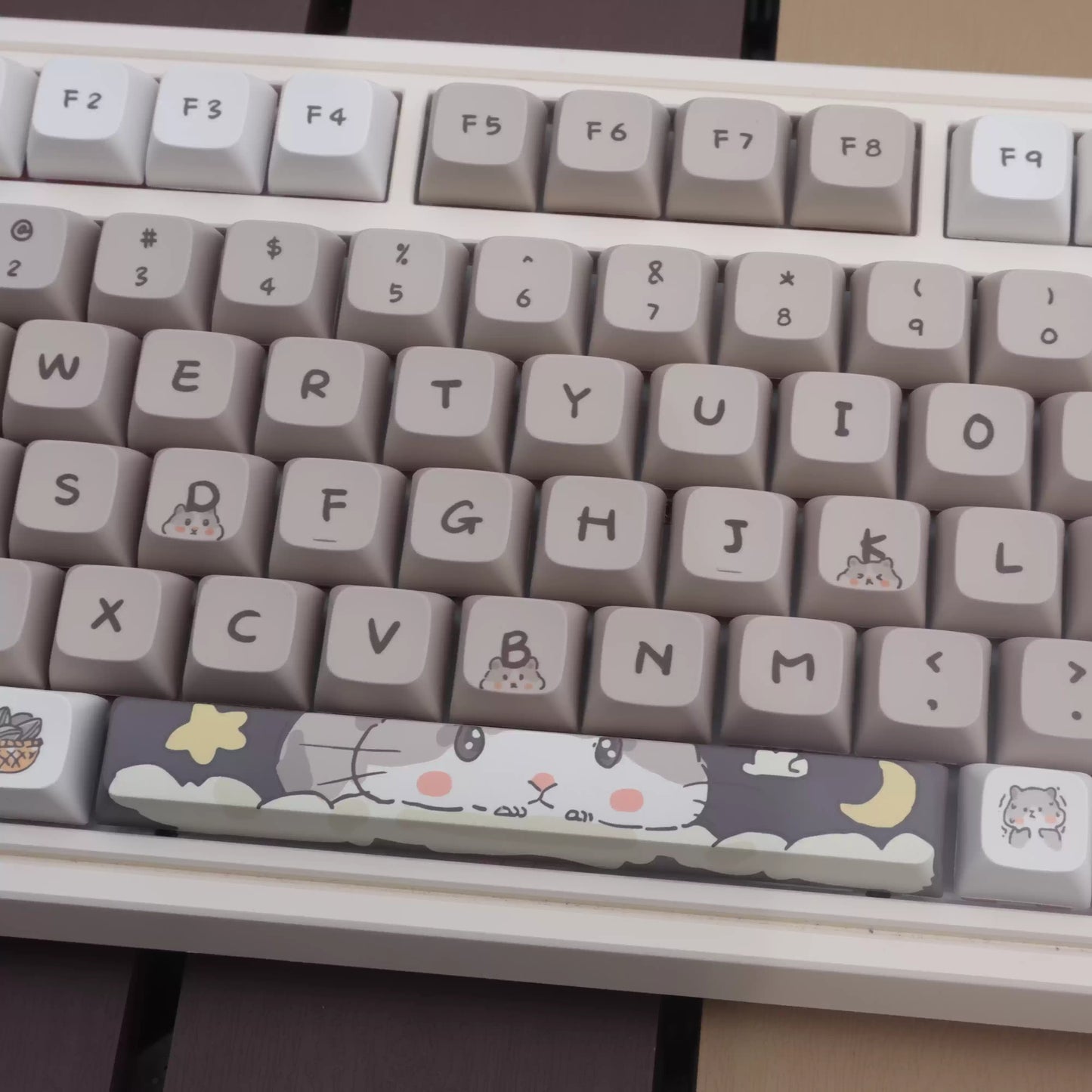 Mouse themed gray keycaps