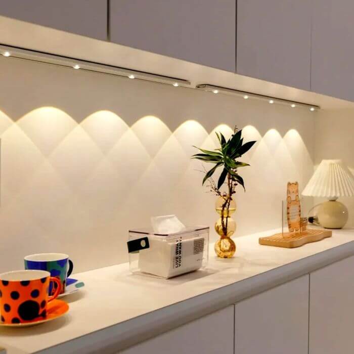 Rechargeable motion detector lamp with USB charging for home lighting

