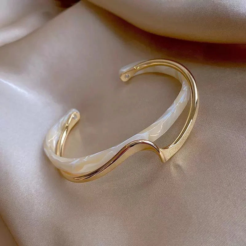 Adjustable White Shellfish Plate Bracelet for Women, 2-Layer Luxury