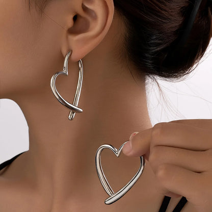 Fashion Personality Love Earrings for Women Niche Design Sense Girl Golden Earrings Simple Jewelry Gift Silvery