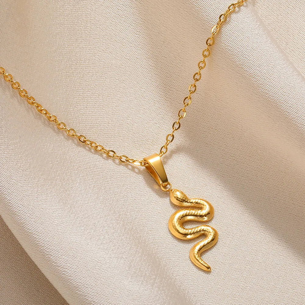 Stainless Steel Heart Necklace – 2025 Trend