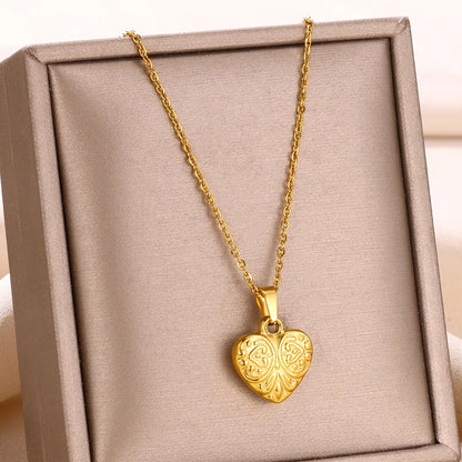 Stainless Steel Heart Necklace – 2025 Trend