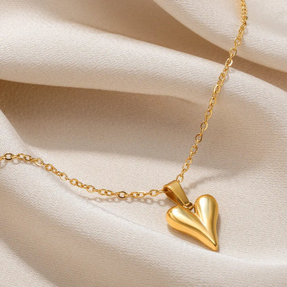 Stainless Steel Heart Necklace – 2025 Trend