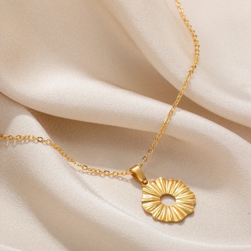 Stainless Steel Heart Necklace – 2025 Trend