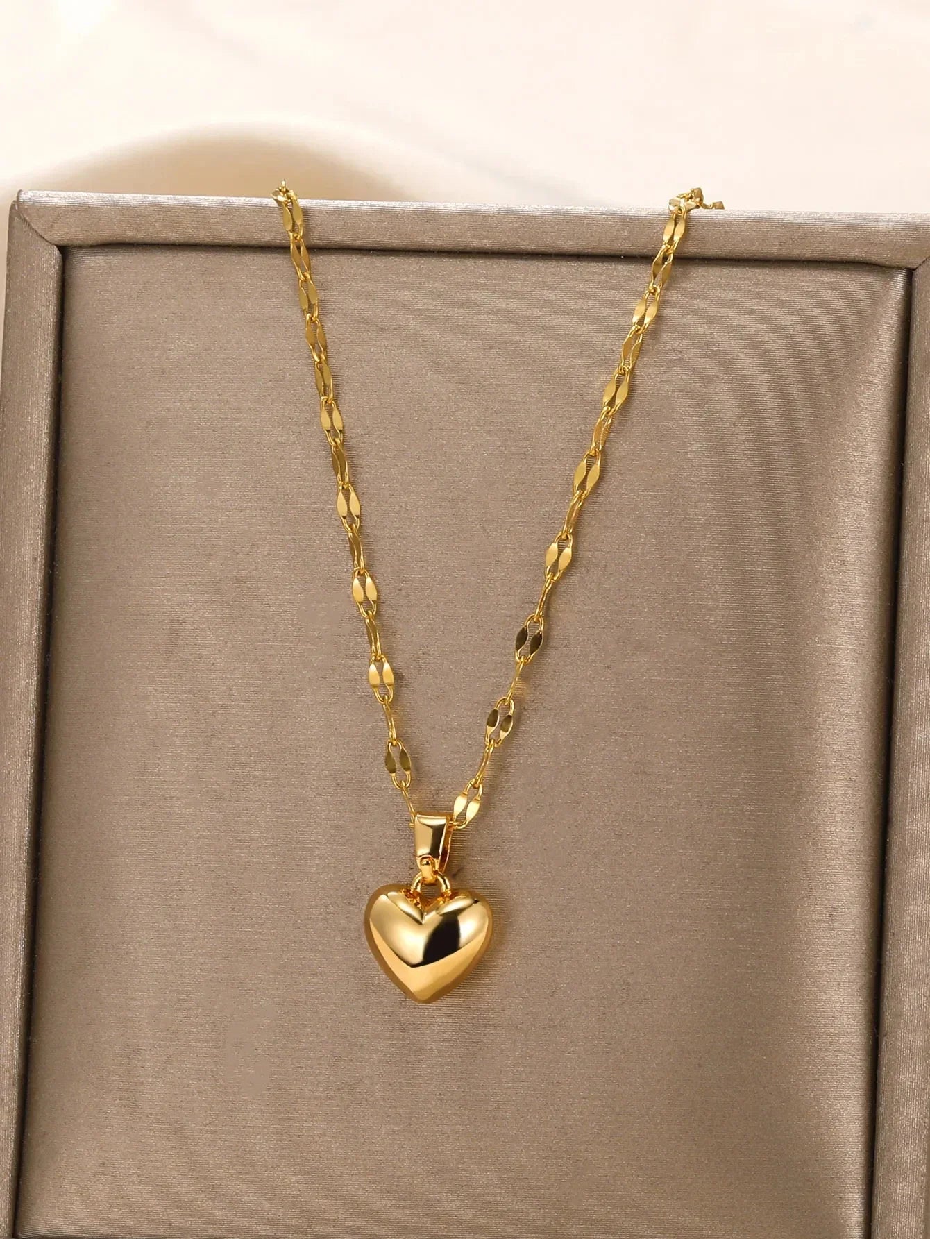 Stainless Steel Heart Necklace – 2025 Trend