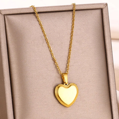 Stainless Steel Heart Necklace – 2025 Trend
