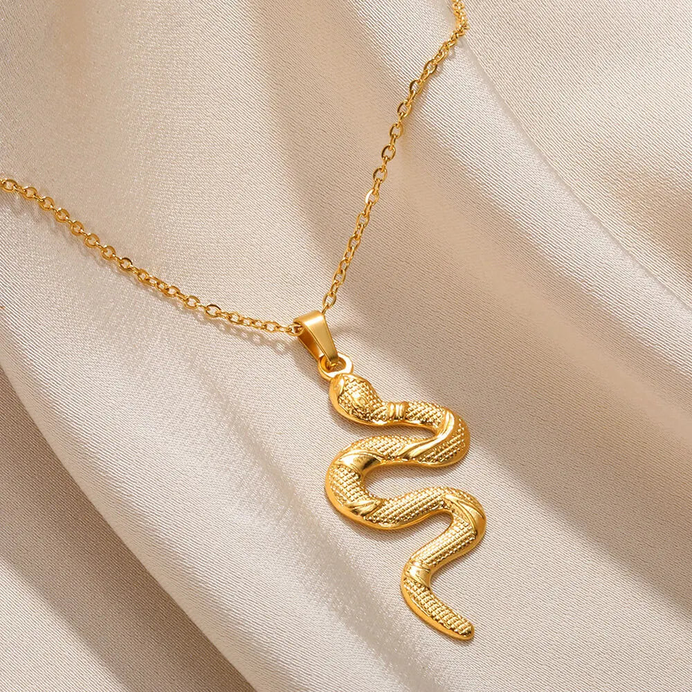 Stainless Steel Heart Necklace – 2025 Trend