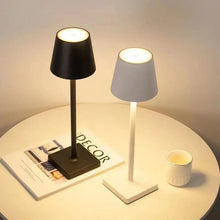 LED Stolní Lampa with touch control glowing on a restaurant table