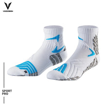 Short basketball socks for men and women with compression and non-slip grip