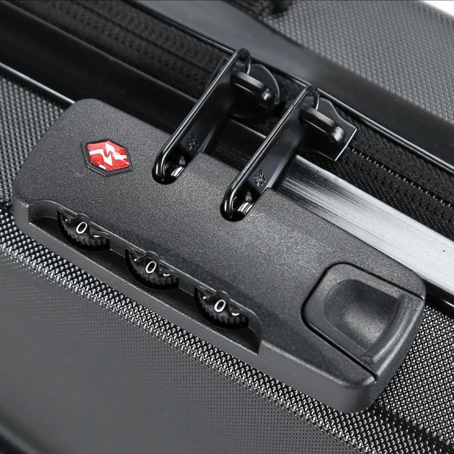 Waterproof billiards pool cue carrying case with lockable hard shell

