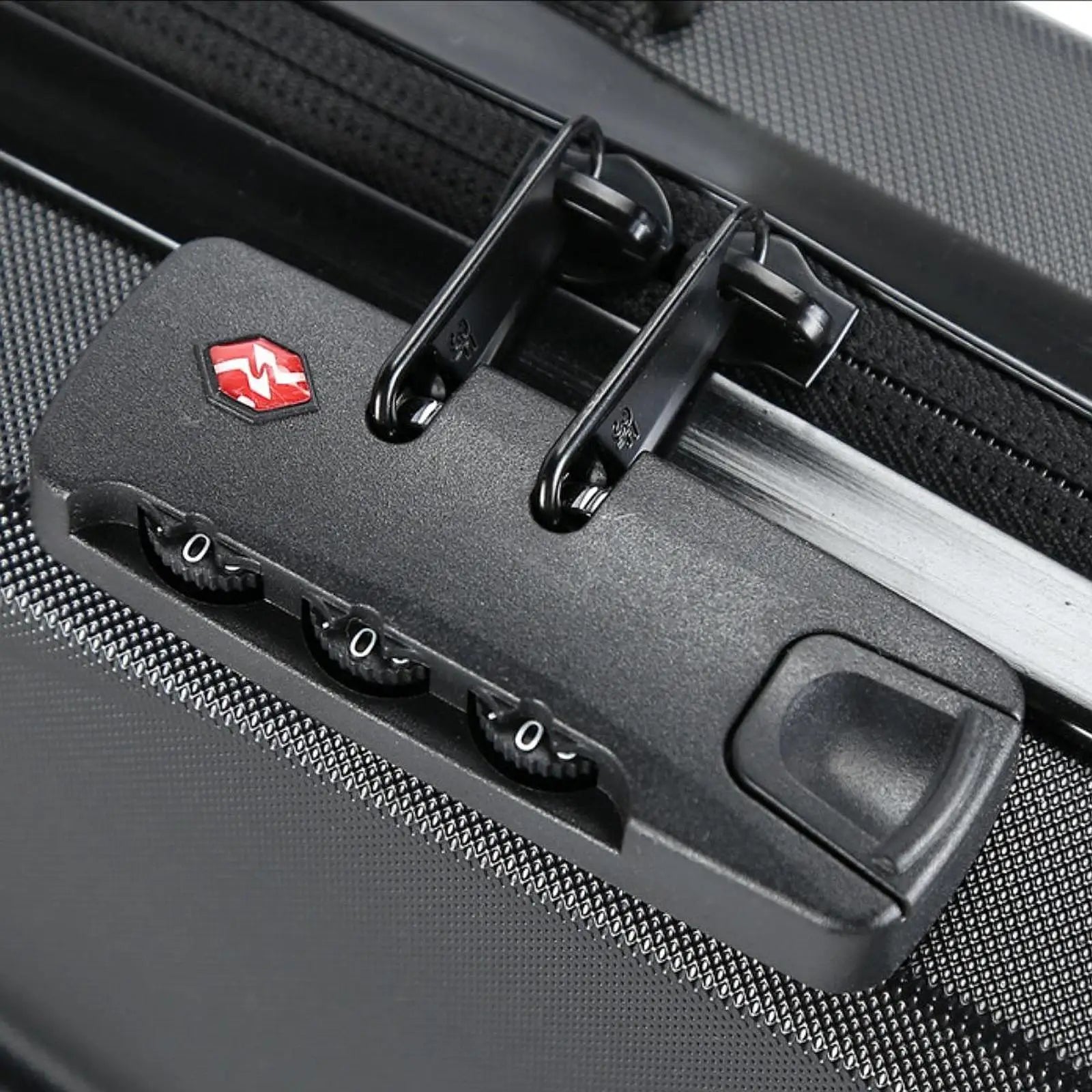 Waterproof billiards pool cue carrying case with lockable hard shell

