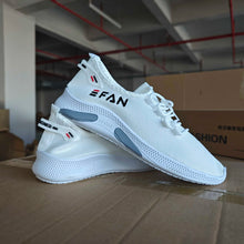 Men’s white casual sneakers with breathable mesh and non-slip sole for outdoor walking

