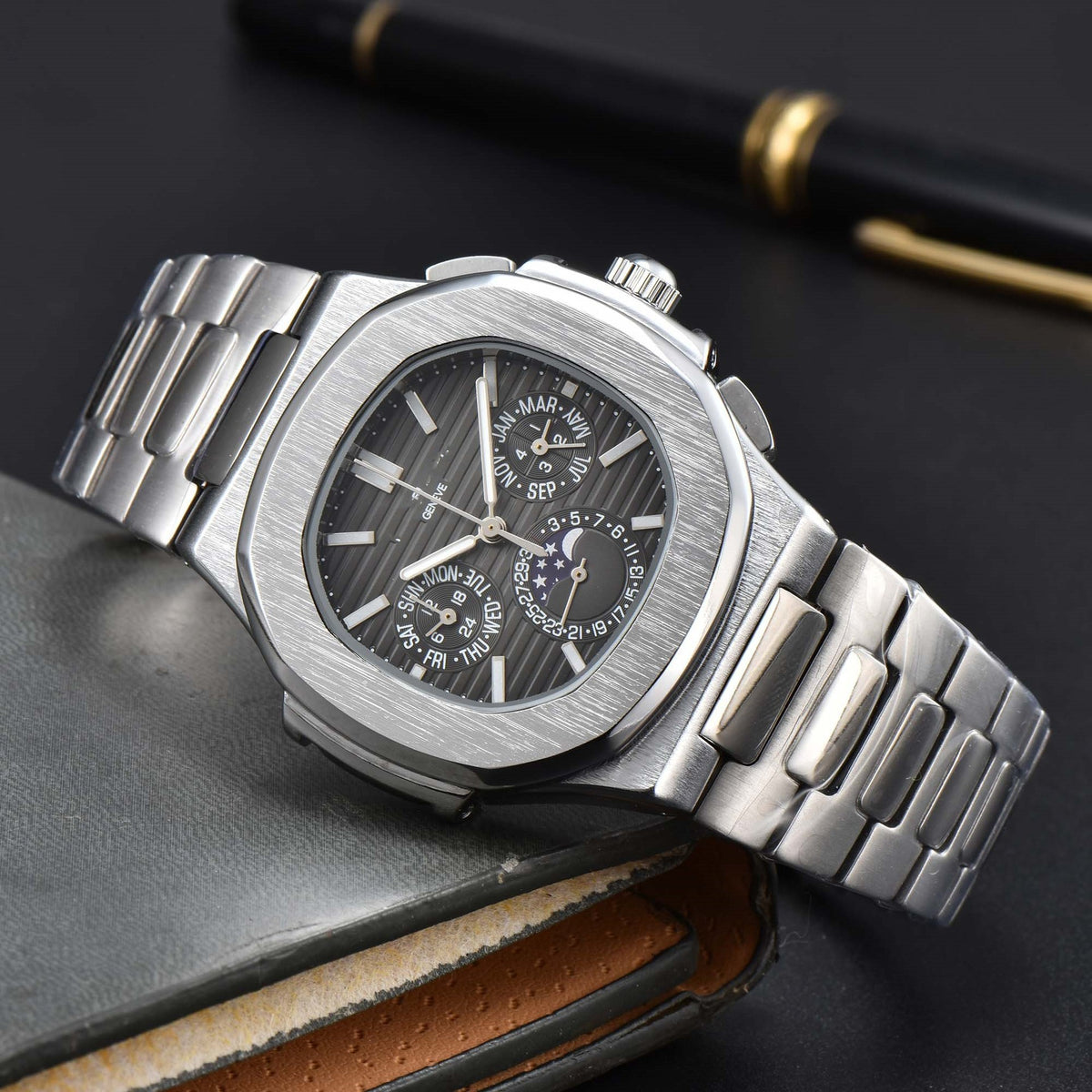 Fashionable Six-Prong Steel-Strap Business-Style Nautilus Mens Watch