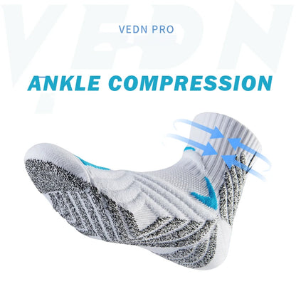 Short basketball socks for men and women with compression and non-slip grip