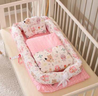 Foldable portable baby travel bed with soft anti-pressure newborn mattress

