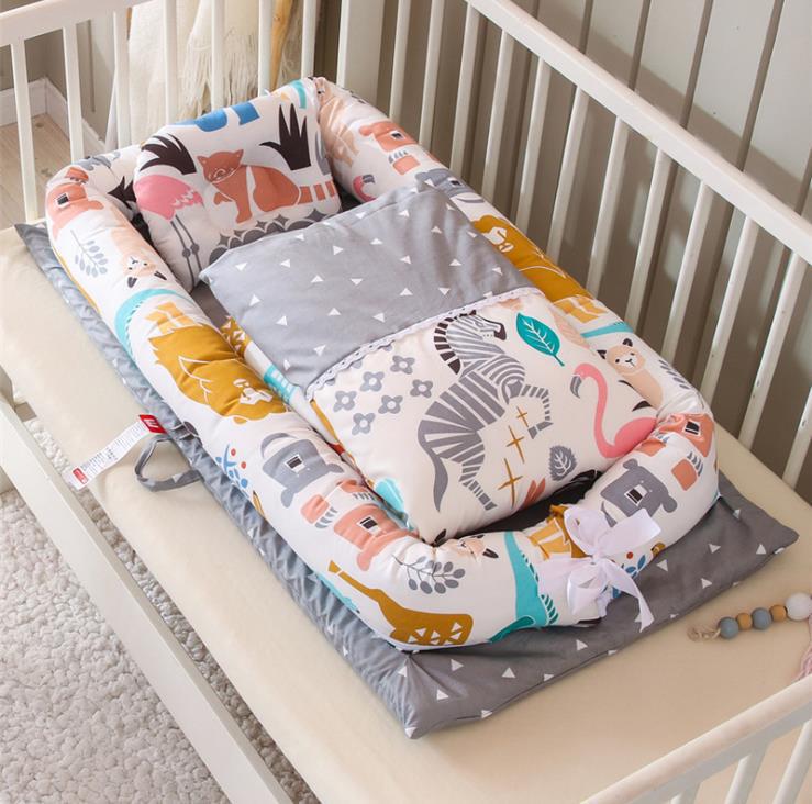 Foldable portable baby travel bed with soft anti-pressure newborn mattress

