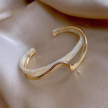 Close-up of Metal White Shellfish Plate Bracelet for Women, adjustable two-layer design with light luxury style