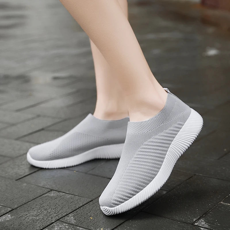Women Vulcanized Shoes in black slip-on flats with cushioned insole for walking